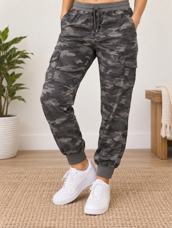 GAP Pants - EUC Gap women's Army print Activewear pants, S